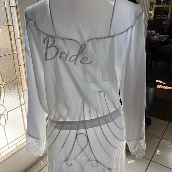 Embellished Bridal robe for your special day - Picture 3 of 8